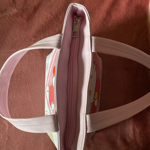 Hello kitty zip mini purse with straps - Picture 4 of 6